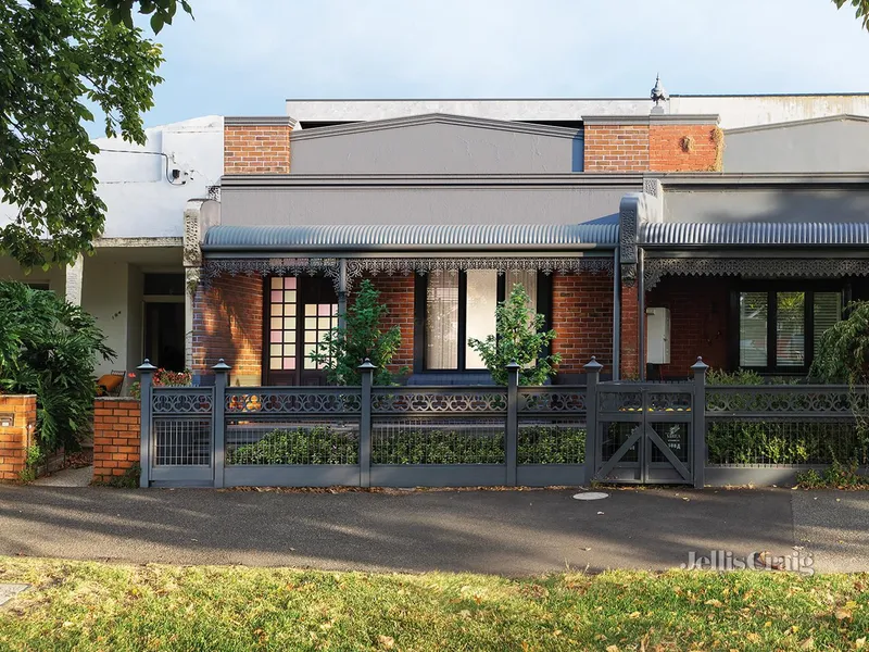 A green light to luxury near the Edinburgh Gardens