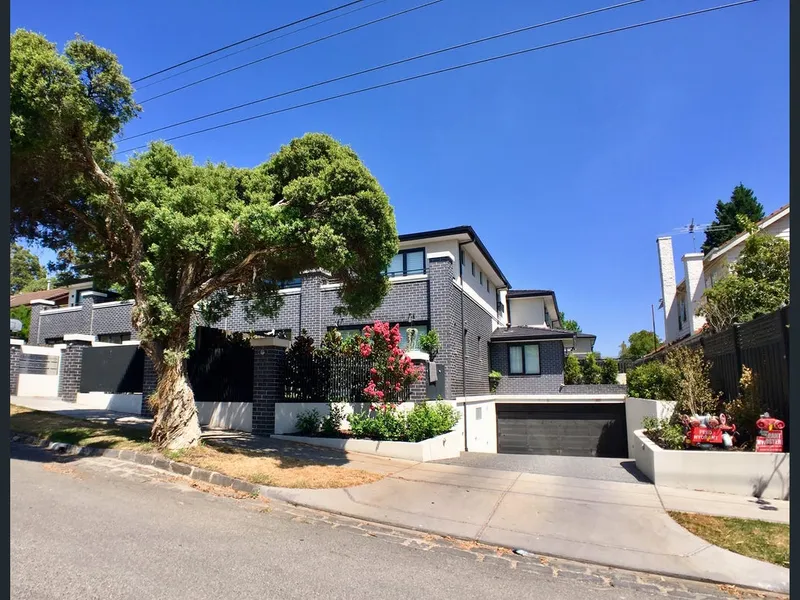 Boutique Townhouse in the Heart of Kew