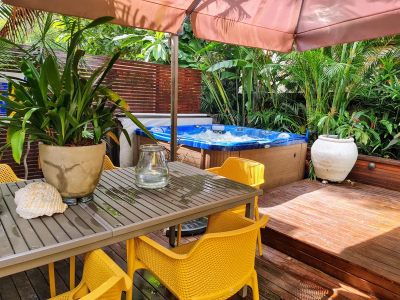 Stylish 3 BR Townhouse - fully furnished & all inclusive