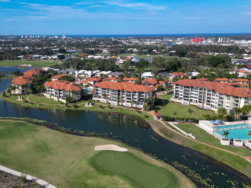 72/1 Millennium Circuit, Pelican Waters.