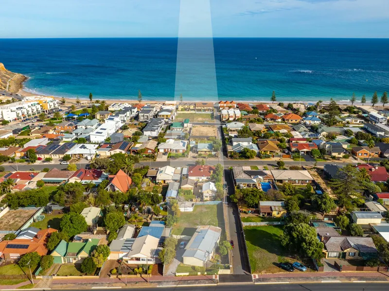 Rare 800m2 corner block close to the beach