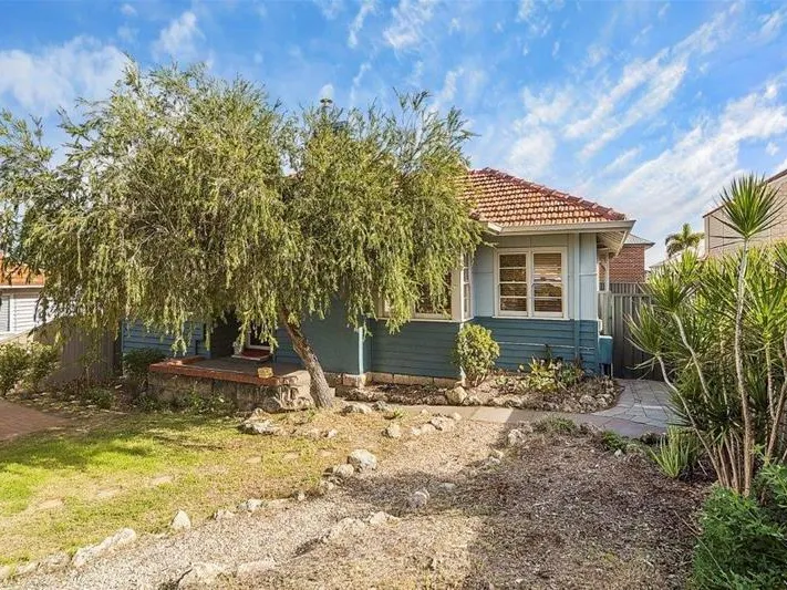 LIVE THE EAST VIC PARK LIFESTYLE