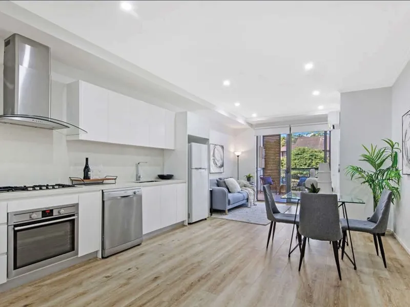 Close to Metro and Train station & Timber Floor & Open Balcony & Study Space
