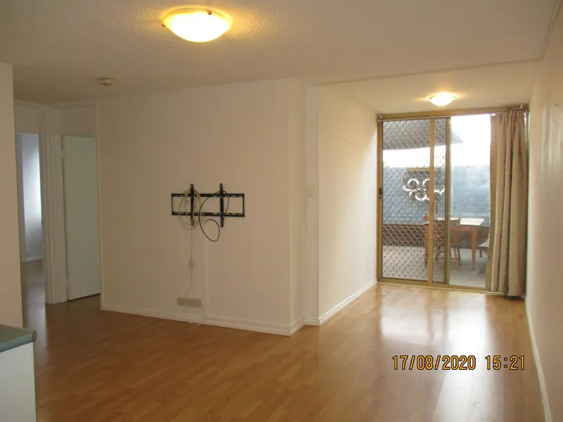 WELL PRESENTED CONVENIENT APARTMENT