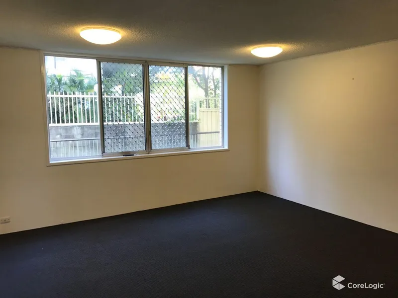 Light & Spacious 2 Bed Unit