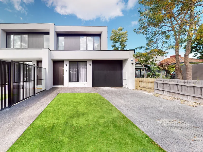 BRAND NEW LUXURY TOWNHOUSE