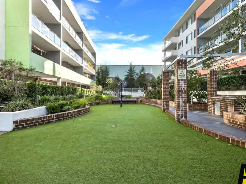 SPACIOUS & SUNNY NORTH FACING 3 BEDROOM APARTMENT!!