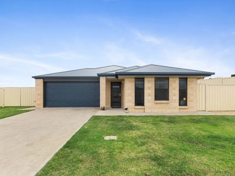 Impressive family home in wonderful Worrolong