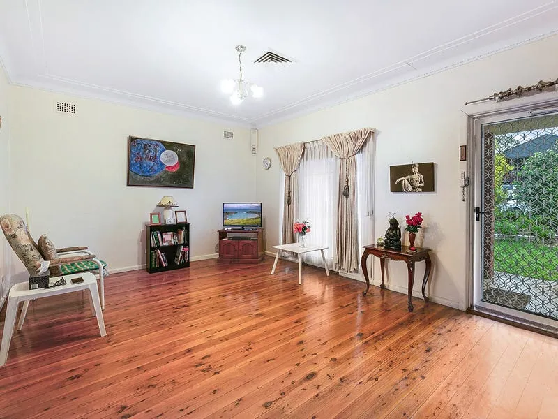 3 BEDROOM HOUSE AVAILABLE FOR RENT