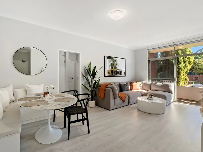 Chic renovated ground floor apartment in a prime location