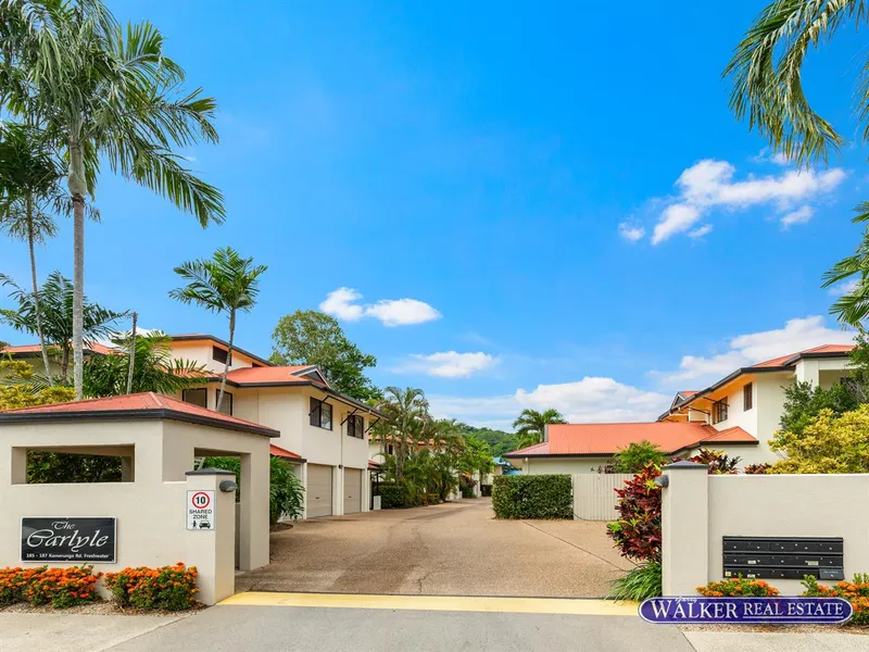 EXECUTIVE 3 BEDROOM TOWNHOUSE, LARGE COURTYARD