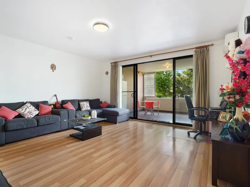 Spacious Courtyard Apartment Offers Quality, Style and Privacy 