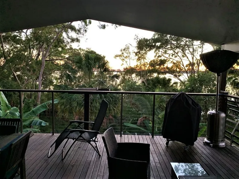 LAKE LIVING CLOSE TO NOOSA
