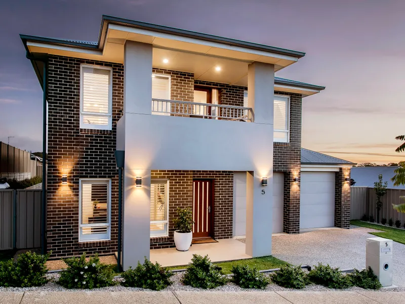 Hail the rolling views in a near-new Aston Hills design bound to be yours! OPEN SUNDAY 11TH APRIL 11.30AM - 12.15PM 