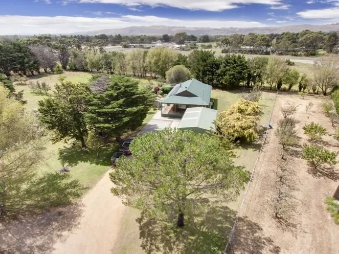 3 Acre hobby Farm Escape