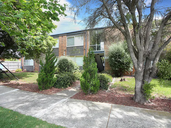 One bedroom 1st floor apartment