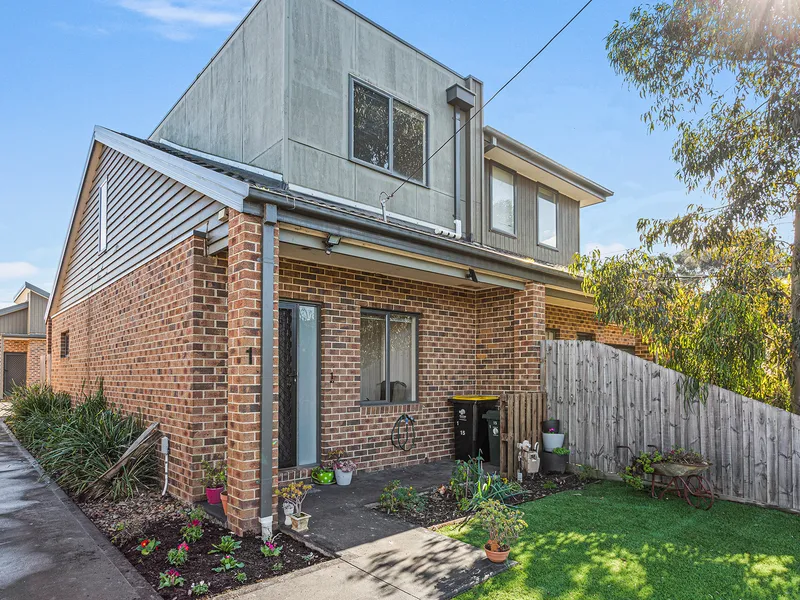 Street Frontage- Courtyard-Spacious Living