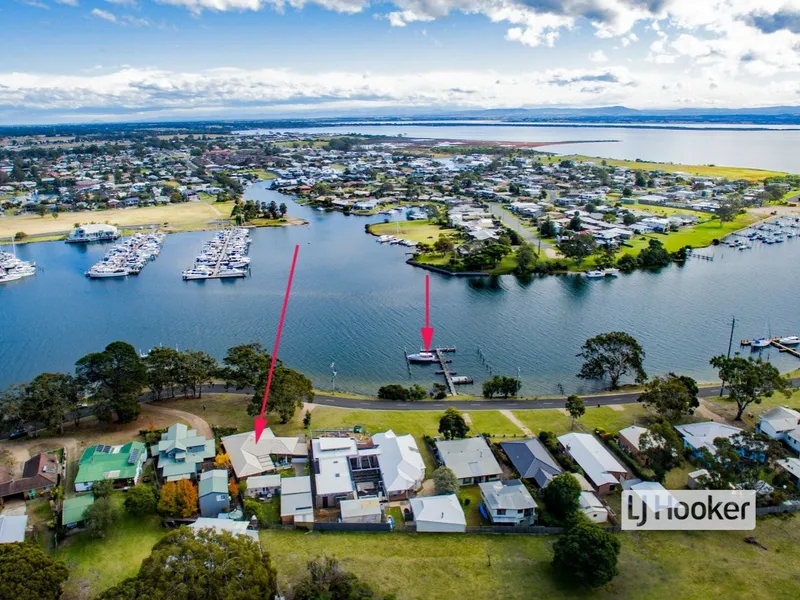 WATERFRONT RESERVE HOME WITH BUNGALOW