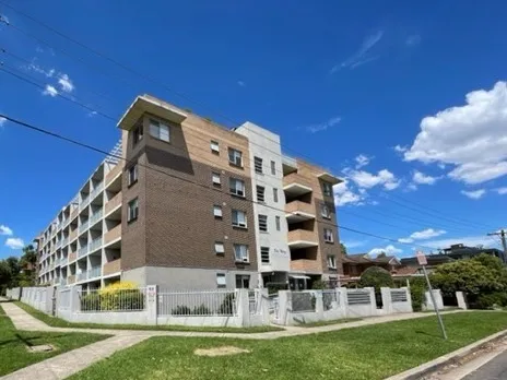 2 level story Apartment