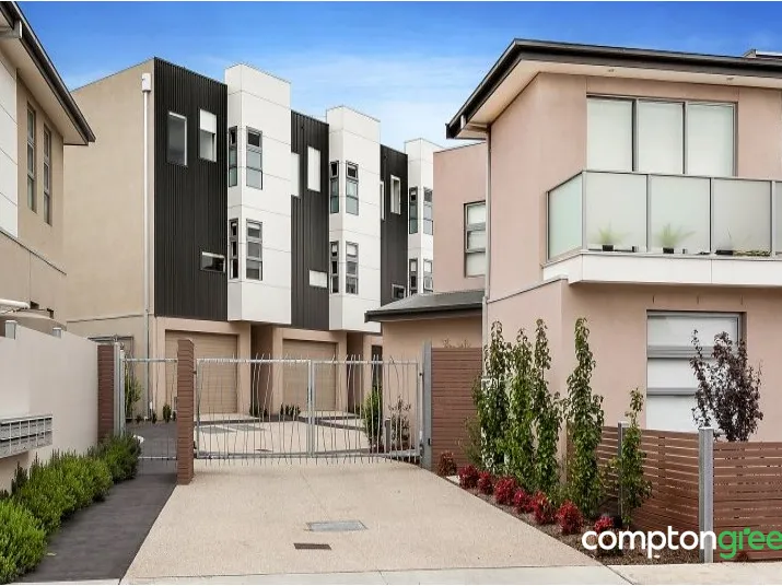 Fabulous Tri-Level Living !