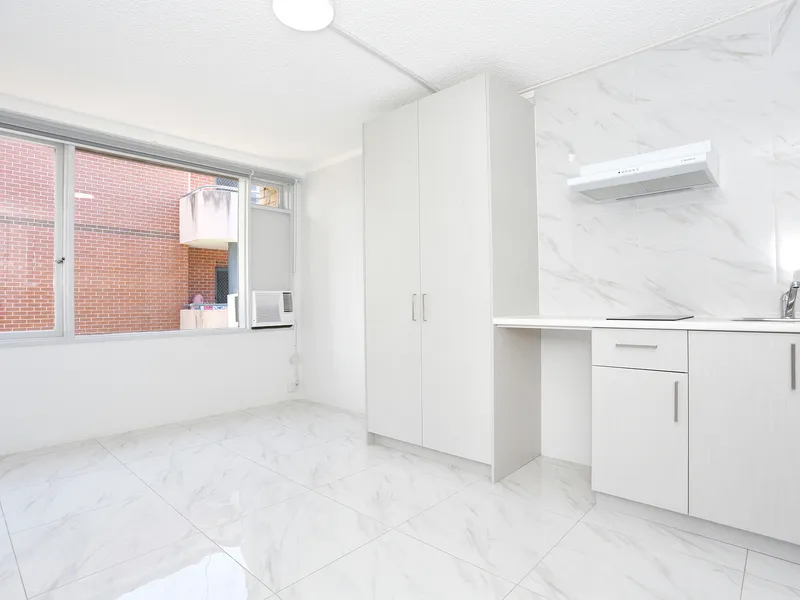 RENOVATED STUDIO