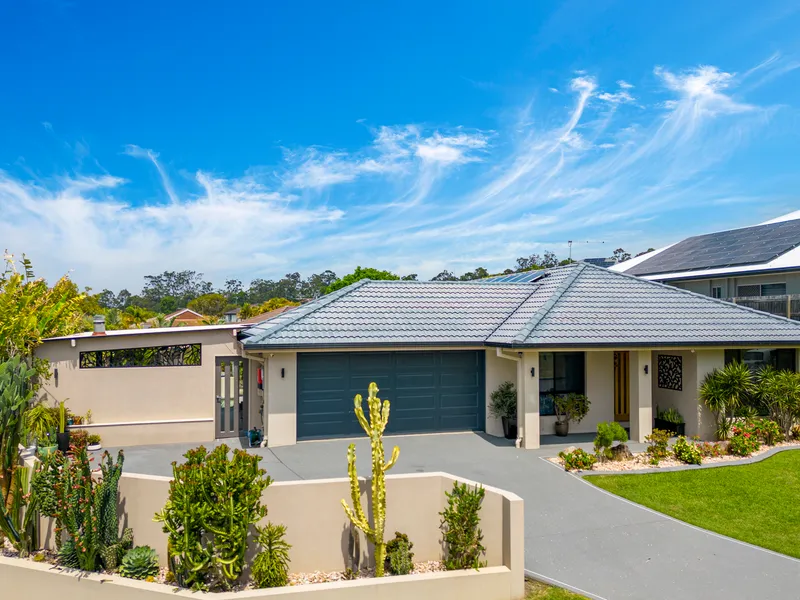 735m2 block, Pool, 4 bed, 3 Living, Ducted AC, Park Opposite, Bushland Backdrop