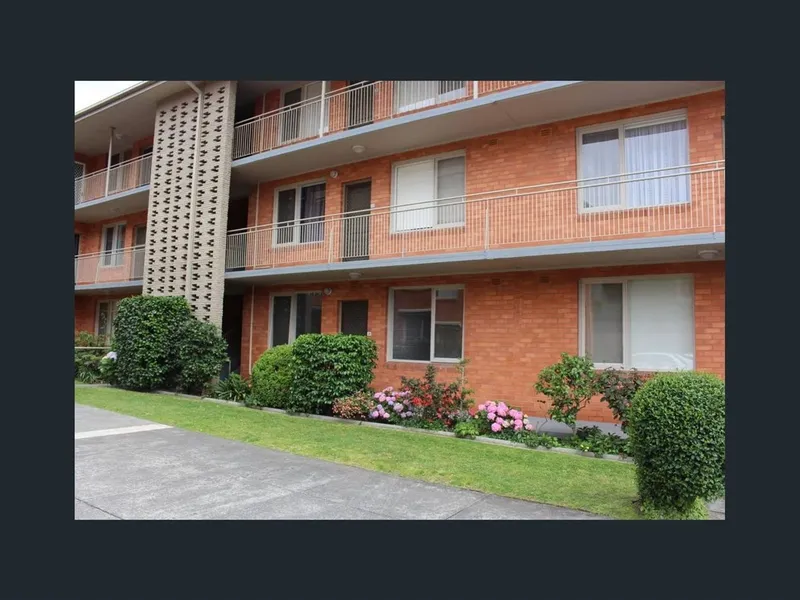 Compelling location and Neat 1 Bedroom Apartment