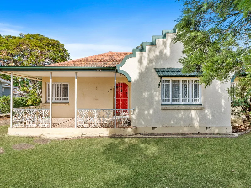 UNIQUE CHARACTER HOME IN SOUGHT AFTER EASTERN HEIGHTS