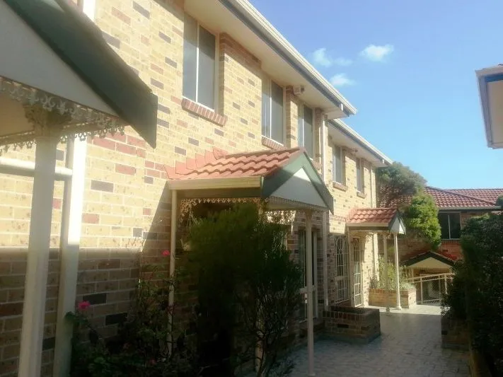 EXCELLENT VALUE & SPACIOUS IN SMALL MODERN COMPLEX CLOSE TO ALL AMENITIES