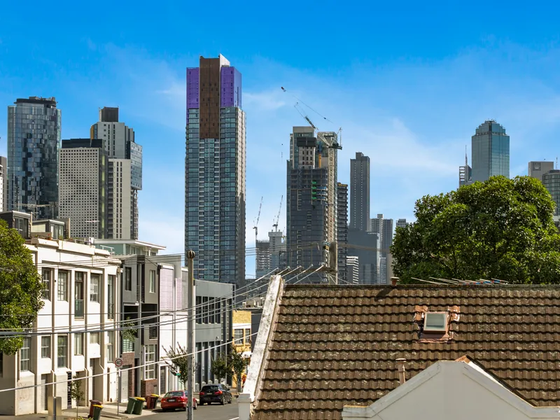 PERFECT LOW RISE LIVING IN TRUE SOUTH MELBOURNE