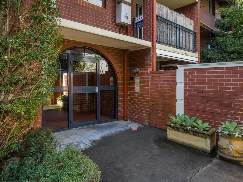 One bedroom Fully Furnished apartment centrally located.