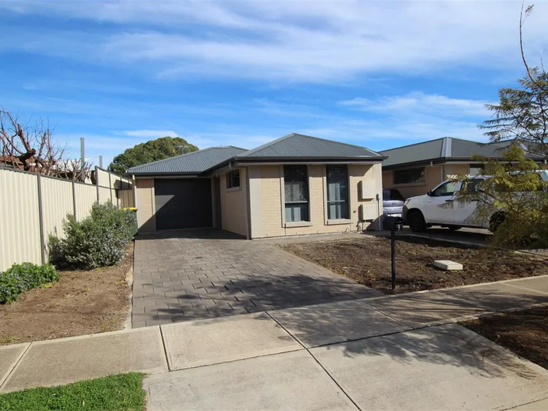 THREE BEDROOM PROPERTY IN HIGHLY SOUGHT AFTER LOCATION !