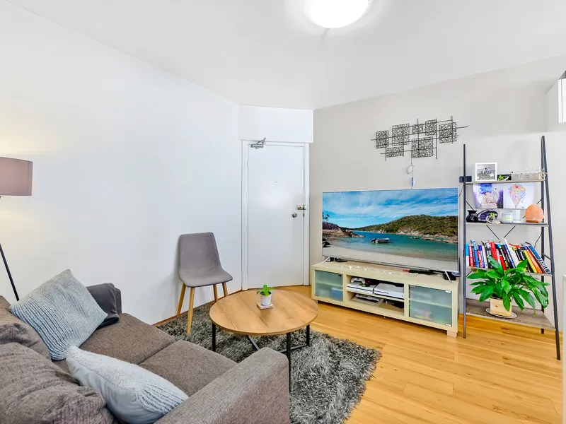 SUNNY ONE BEDROOM UNIT