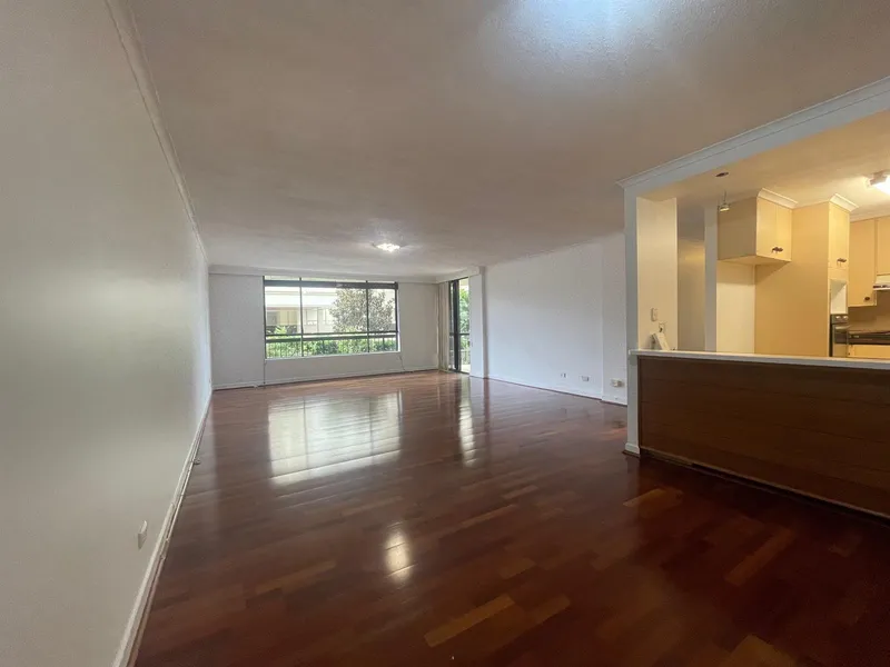 SPACIOUS 3 BED APARTMENT WITH RIVER/CITY VIEWS