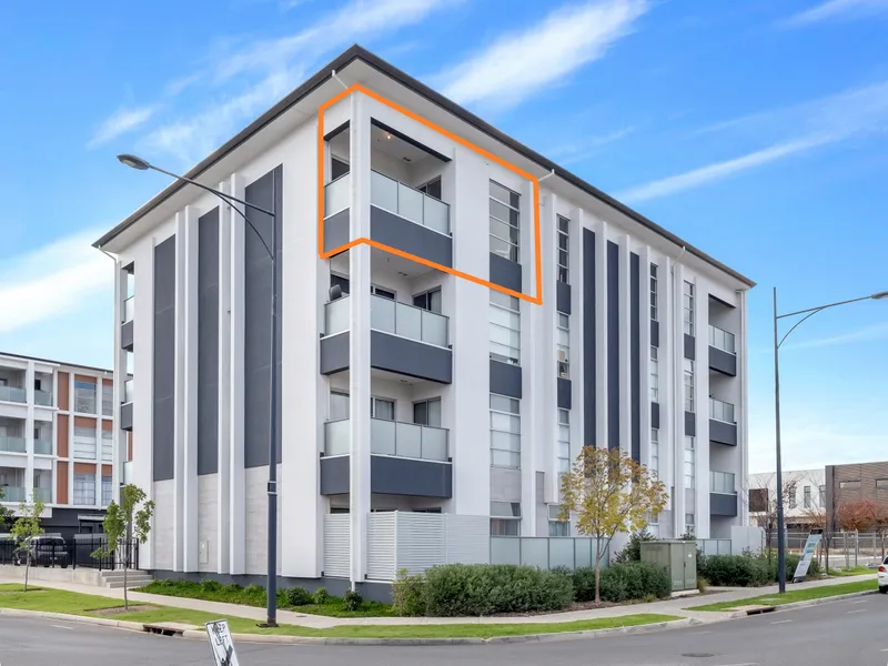 Top Level with Panoramic Views from the Hills to the Coast