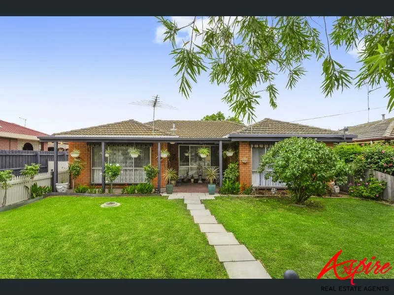 Spacious 3 Bedroom House with 2 Car Spaces