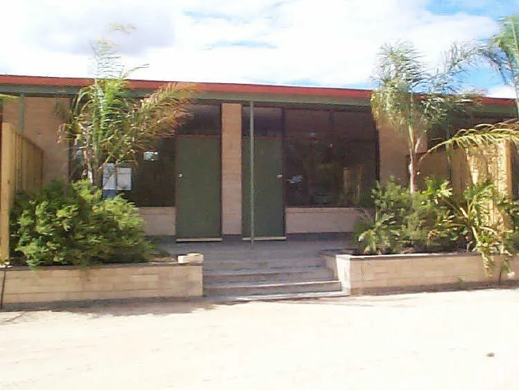 Modern Furnished Unit - Excellent Location