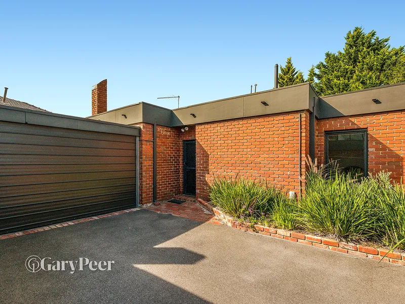 Single level ease with large rear garden sanctuary