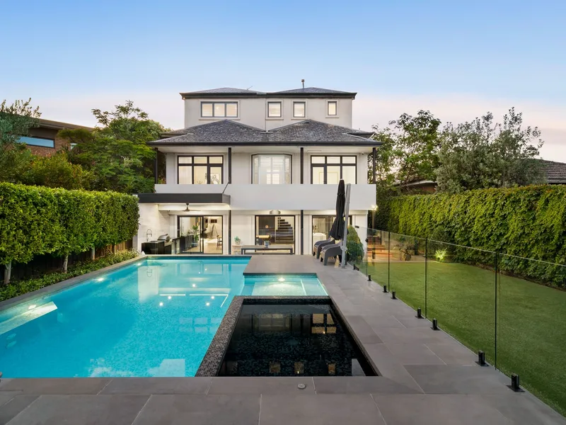 Live Life in Style: Modern, Luxe Entertaining on the Bay