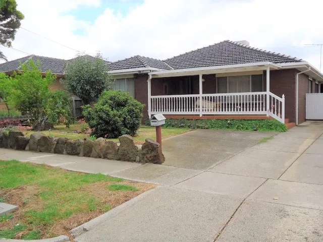 Spacious Single Storey Large 4 Bedrooms Home