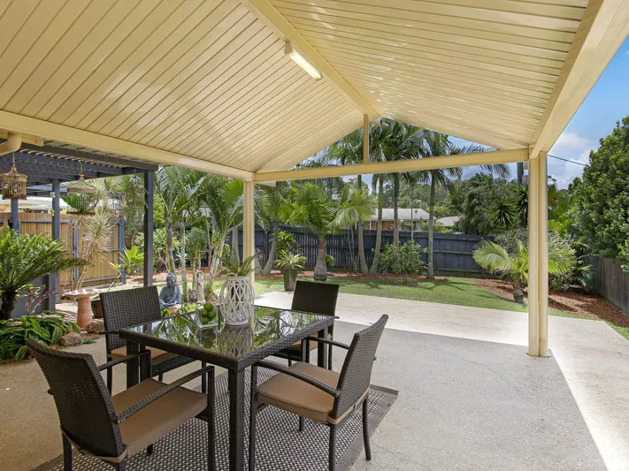 COMPACT & CHIC - GOT YOUR ATTENTION!!!!