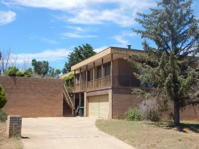 IDEALLY LOCATED FAMILY FRIENDLY HOME