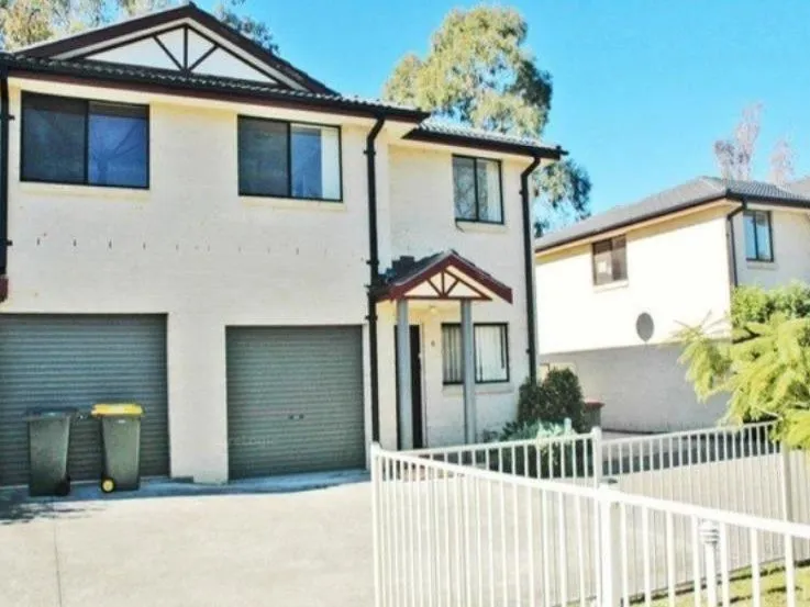 2 Level Townhouse
