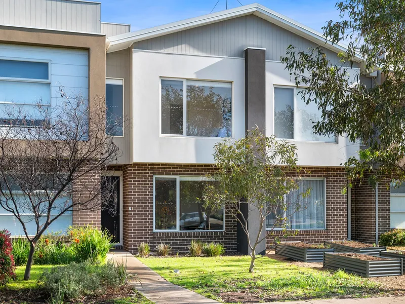 Own title! Fantastic rental return!