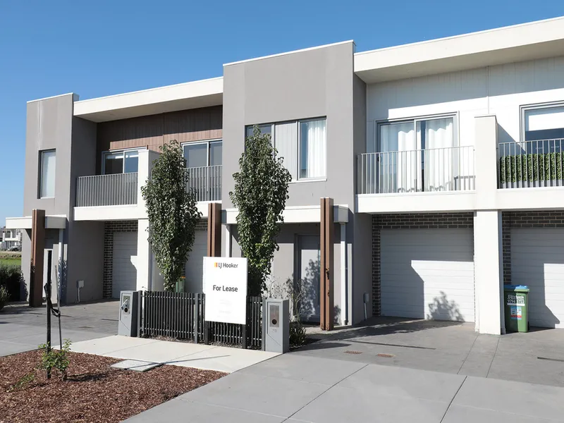 Great townhouse in tranquil location!