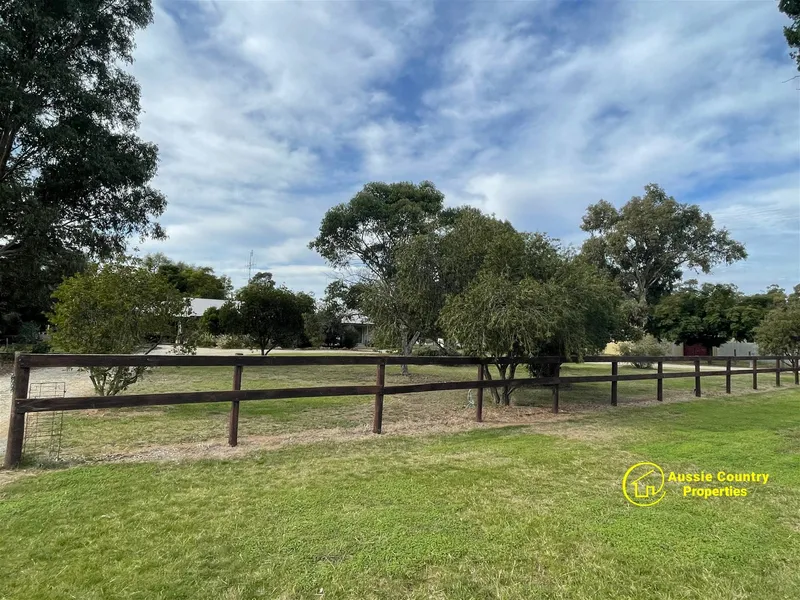 Family Home on 1 acre. A Perfect Lifestyle Property to Treasure