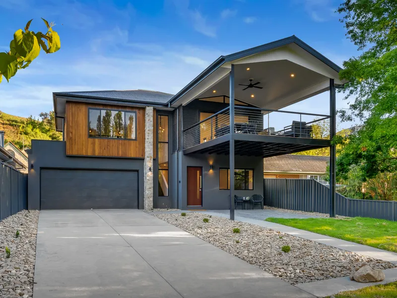 EXECUTIVE LIVING - PREMIER LOCATION