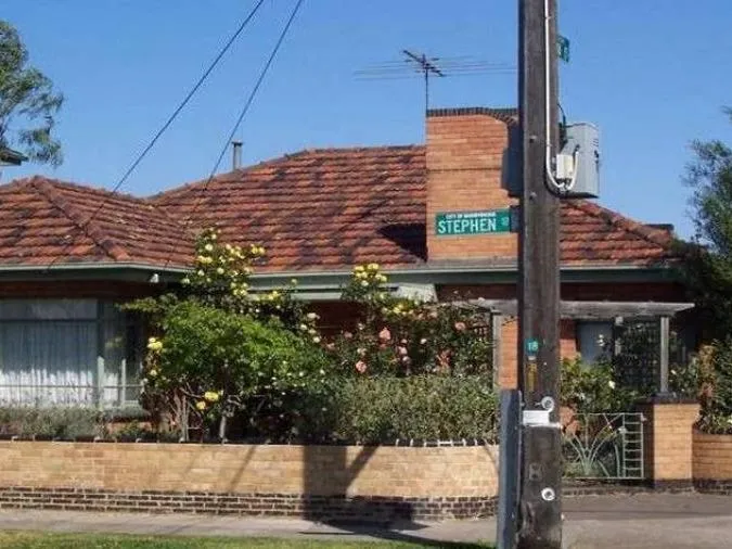 Enchanting expansive home located in the heart of the Yarraville Village. 