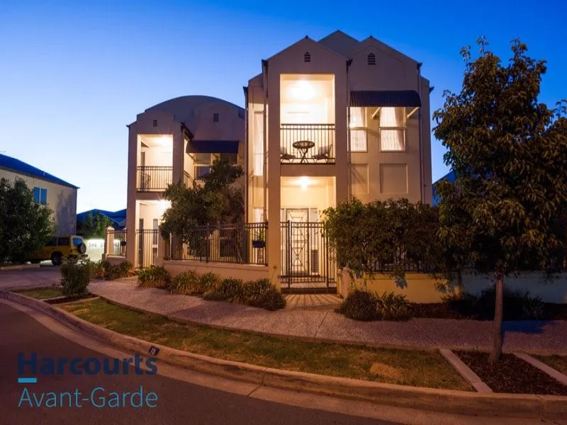 Modern Townhouse In Perfect Location