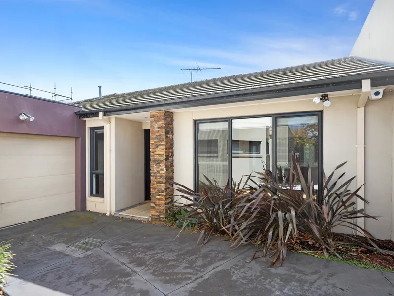 Spacious two-bedroom unit in Brighton East